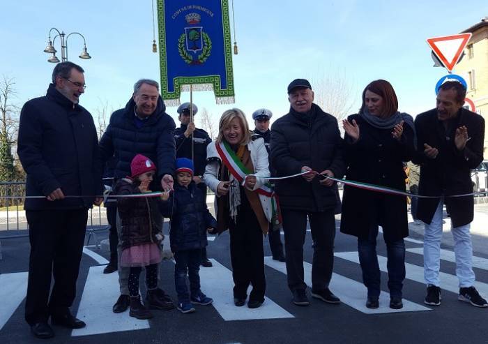 Felicità per la nuova rotatoria di Casinalbo
