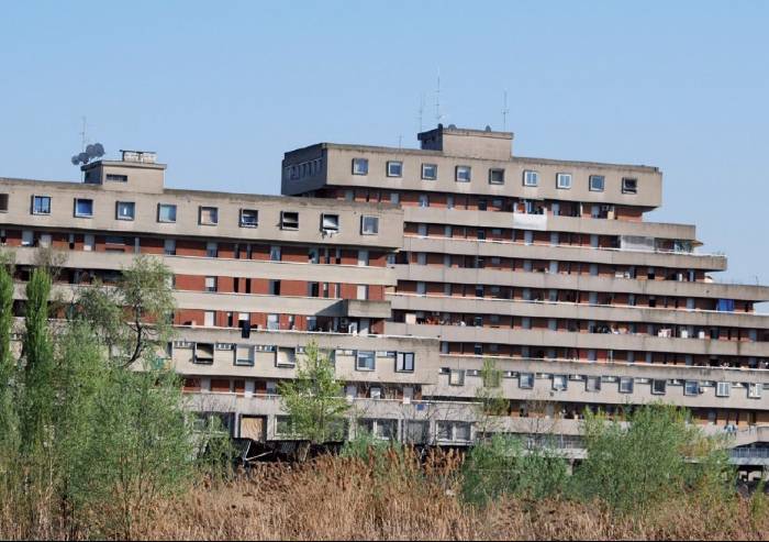 Modena Ora: 'Acquistare tutti gli alloggi ed abbattere l'Errenord'