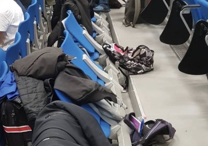 Dipartimenti di Fisica, crolla una fila di sedie