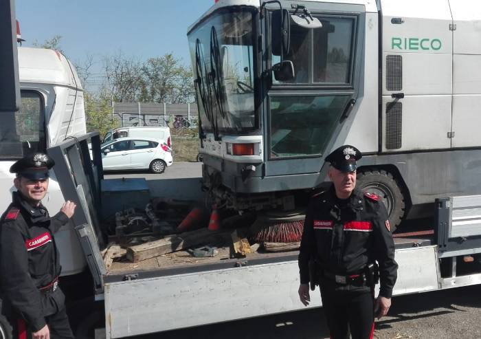 Infortunio sul lavoro, operaio schiacciato da macchina spazzatrice