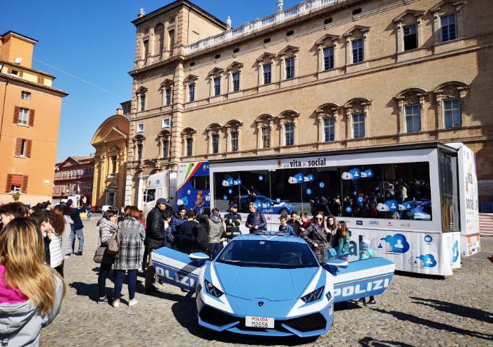 Una vita da Social: Polizia in prima linea contro insidie della Rete