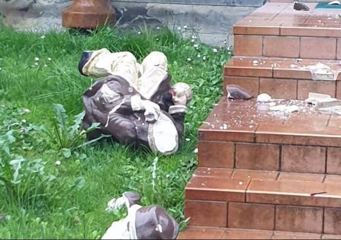 Mirandola, distruggono statua da giardino al grido 'abbasso i nani'
