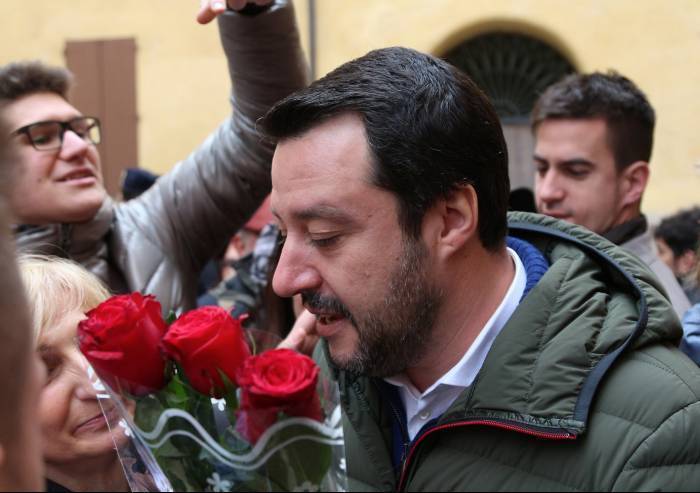 La Cgil:  'In piazza con un indumento rosso contro Salvini'