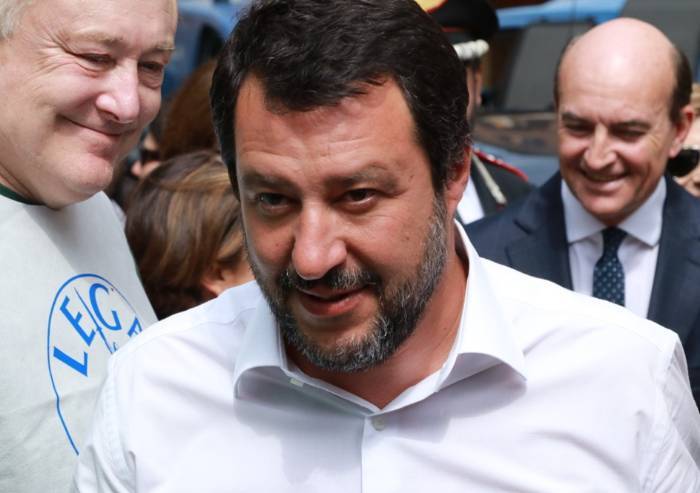 Salvini ai centri sociali prima del comizio: 'Nazisti rossi'