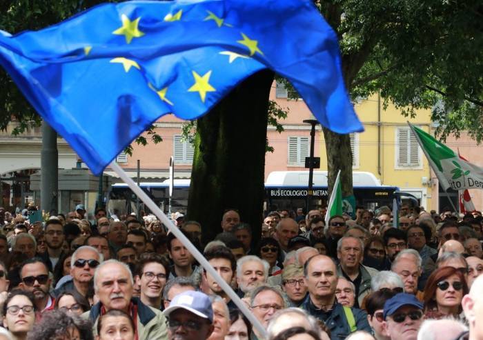 'Le due piazze di Modena: ecco chi rispetta davvero la democrazia'