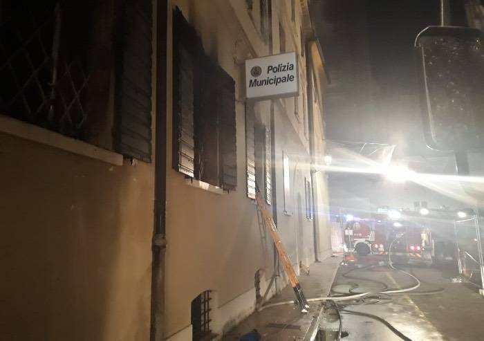 Mirandola, rogo devastante a sede polizia municipale: 2 morti, 3 feriti gravi