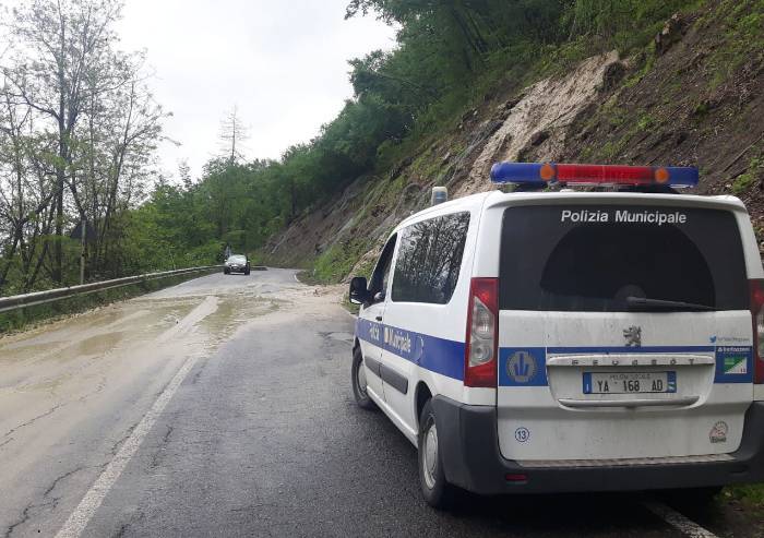 Frane e strade invase da acqua e fango: l'appennino a dura prova
