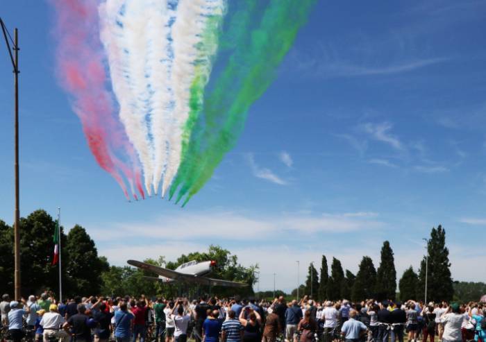 Le Frecce tricolori sul cielo di Modena