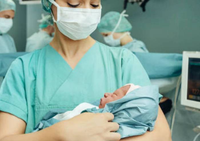 Modena, in calo i nuovi nati e uno su quattro è straniero