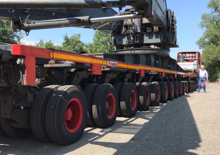 Ecco il mega trasformatore, tutto pronto per il trasporto eccezionale