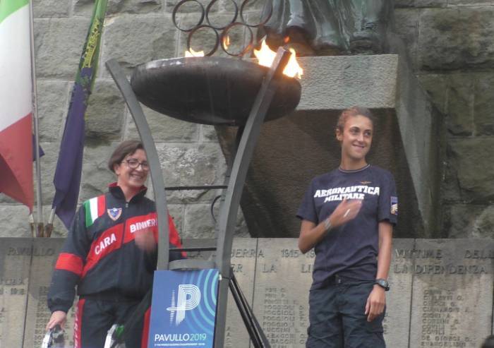 Acceso il tripode olimpico: il ministro Trenta inaugura i mondiali di volo a vela