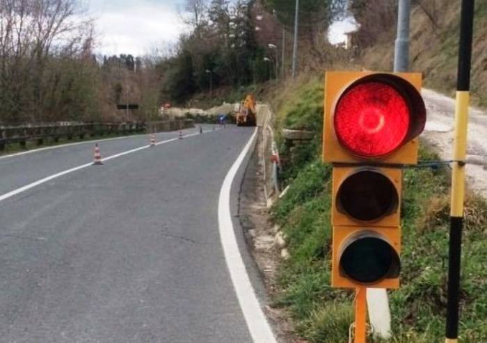 Montefiorino, semaforo non sincronizzato: oggi code chilometriche