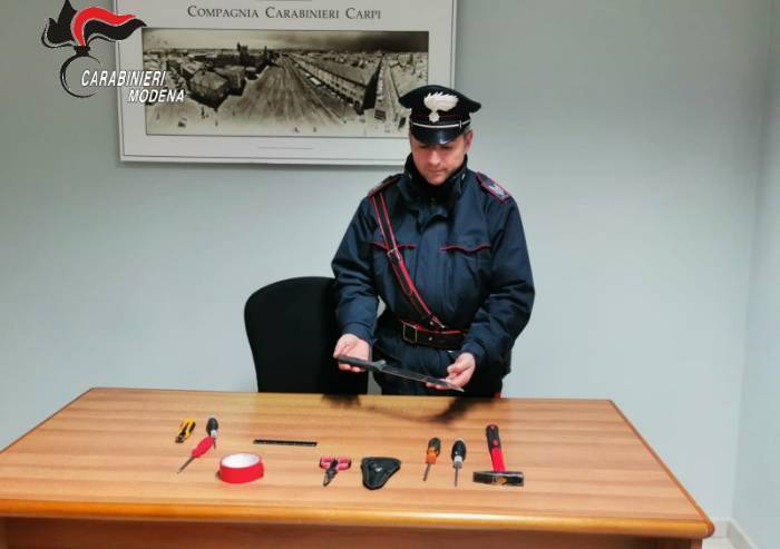 Furto sventato: arrestati due diciottenni, denunciati due minori