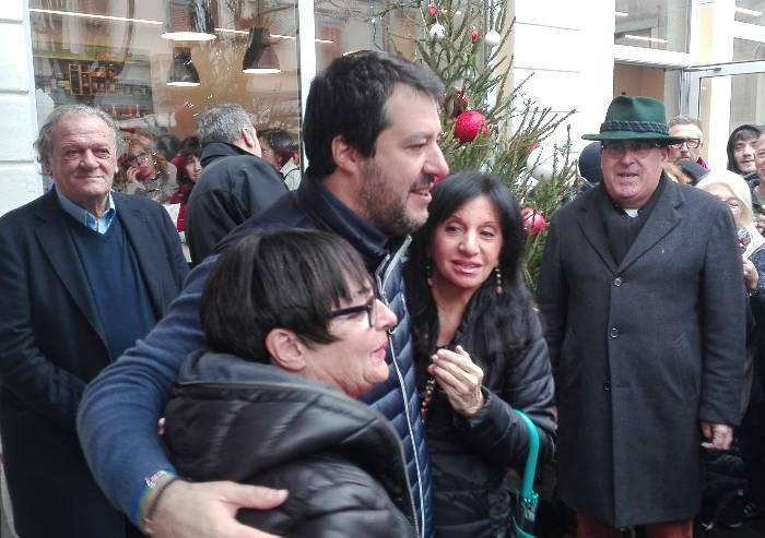 Salvini a Pavullo, in centinaia sotto la pioggia: 'Qui solo persone che amano l'Italia'