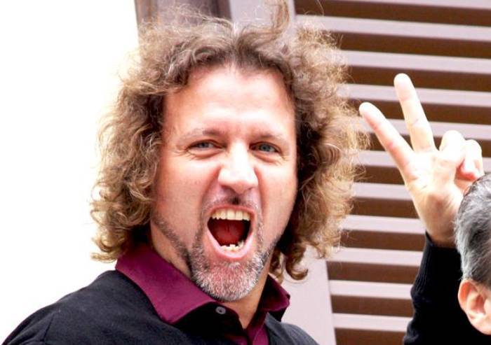 I parlamentari 5 Stelle: 'Forza Simone'