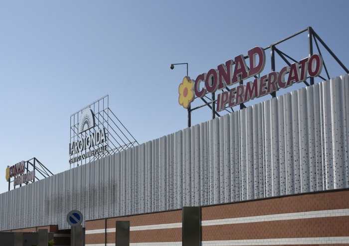 Donna investita nel parcheggio de 'La Rotonda' ha riportato ferite