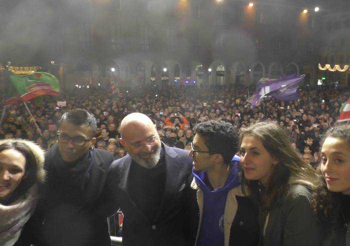 Bonaccini, in piazza Grande festa con sardine: 'Non illudiamoci'