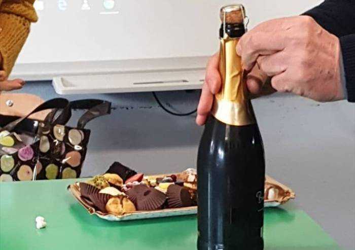 Liceo Muratori Modena, dal prof vino e dolci in classe per Bonaccini