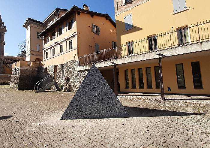 Inaugura la piramide di Castelnuovo