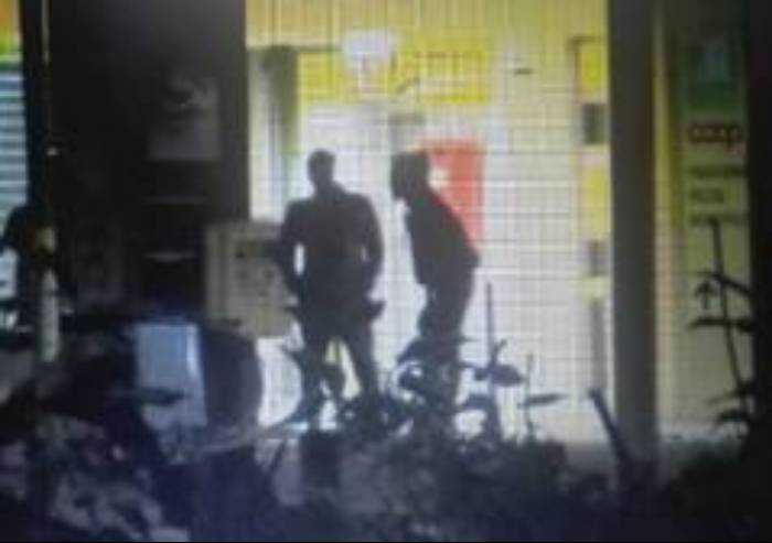 Irregolare, con droga, bivaccava l'R-nord: allontanato