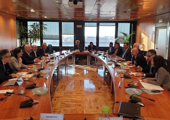 Scuole chiuse un'altra settimana: Bonaccini sottoscrive scelta Governo