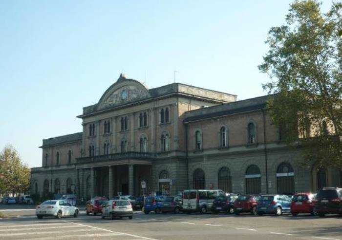 'Eterni lavori stazione Piccola: scaricabarile tra Tecnores e Fer'
