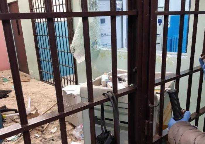 Rivolta carcere, le foto della devastazioni all'interno del Sant'Anna