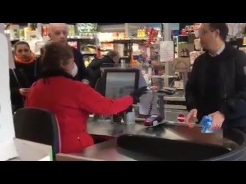 Ipermercati, la voce dei lavoratori: 'Vanno chiusi nel fine settimana, troppi assembramenti'