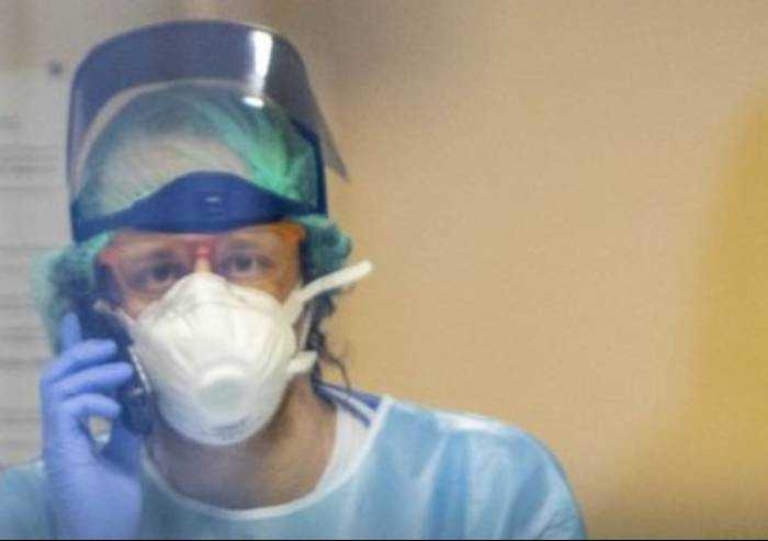 I sindacati: 'Sbagliato abolire la quarantena per personale sanitario'