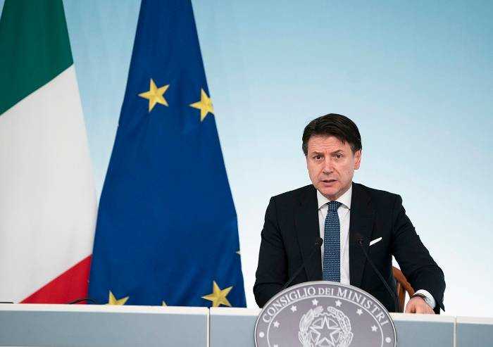 Varata la super-manovra da 25 miliardi, Conte: 'Diga contro il virus'