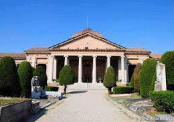 Coronavirus, sepolture nei cimiteri di Modena anche la domenica