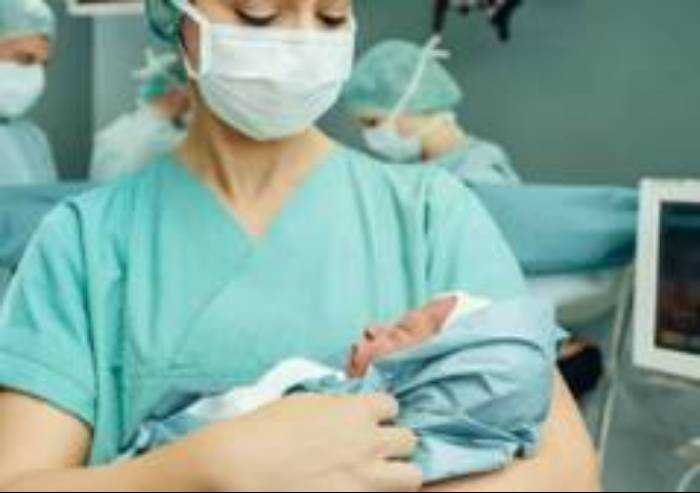 Nuovi nati a Modena; il 44% ha almeno un genitore straniero