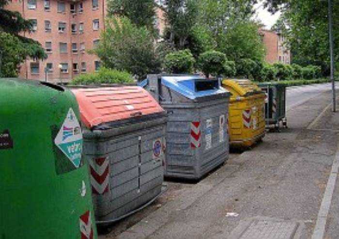 Le persone positive al Covid obbligate a sospendere la differenziata