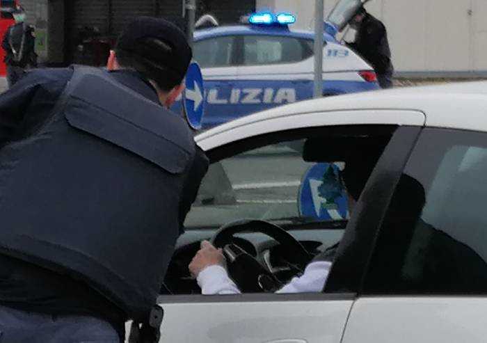 Col cane a chilometri da casa ed in giro per truffare: tre denunce