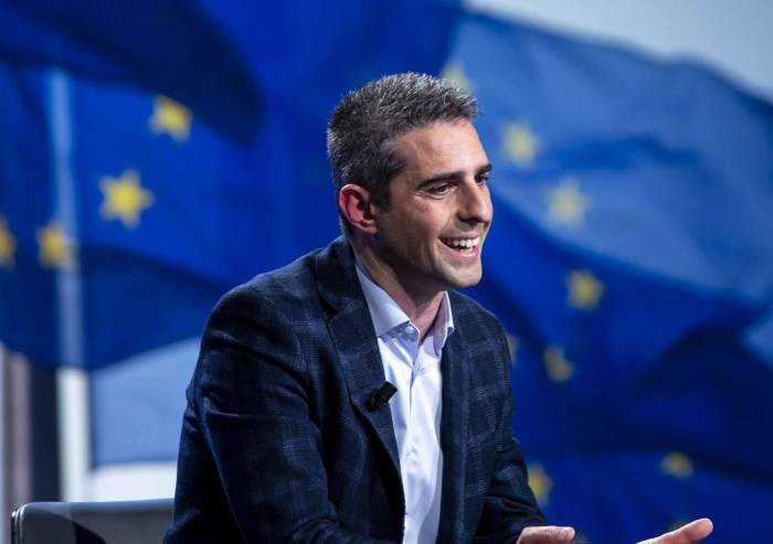 Parma, no bonus spesa ai fascisti? Pizzarotti fa retromarcia: 'Errore'