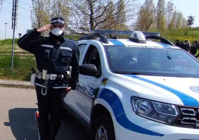 Pavullo, multati due cittadini che ripulivano il parco: inaccettabile