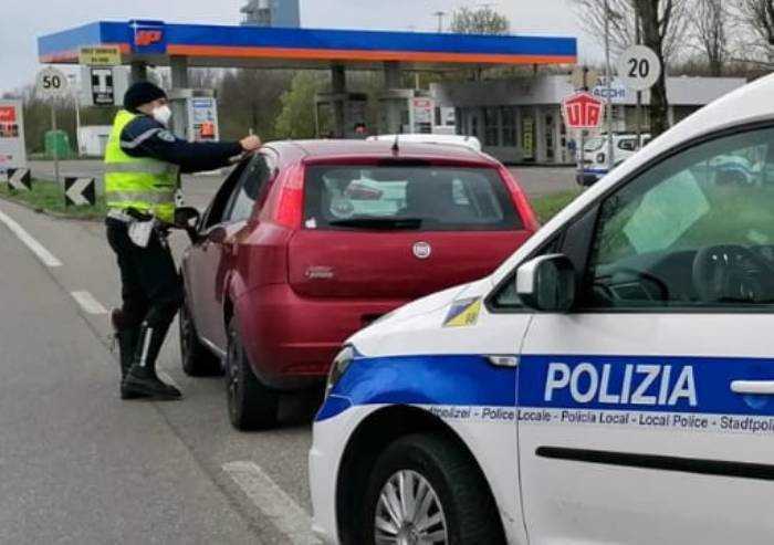 Ladro complice fugge dopo incidente: la telecamera lo inchioda