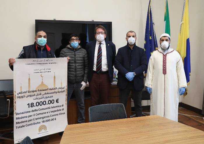 Coronavirus, comunità islamica consegna a Muzzarelli 18mila euro