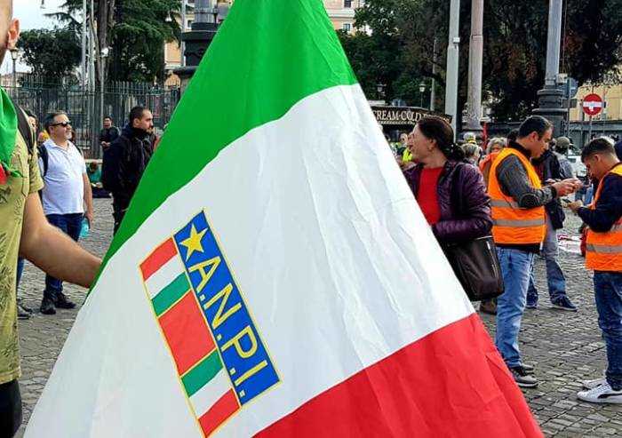 'No a funerali e celebrazioni di Pasqua, ma ok a Anpi in piazza'