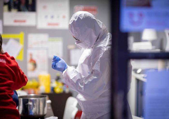 Policlinico, pazienti di nuovo covid-positivi dopo 2 tamponi negativi