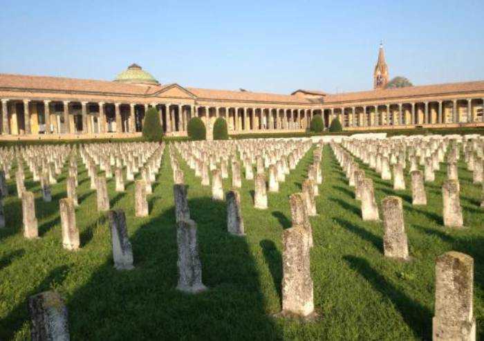 Lockdown finito, anche i cimiteri a Modena riaprono 7 giorni su 7