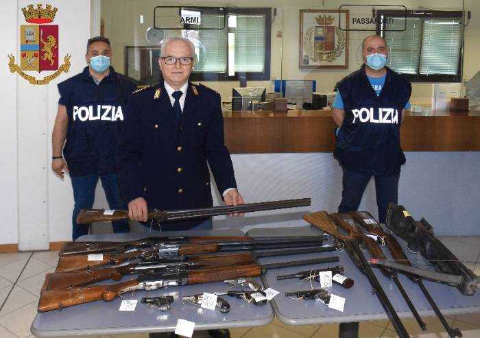 Violazioni sul porto d'armi, denunciati 17 modenesi