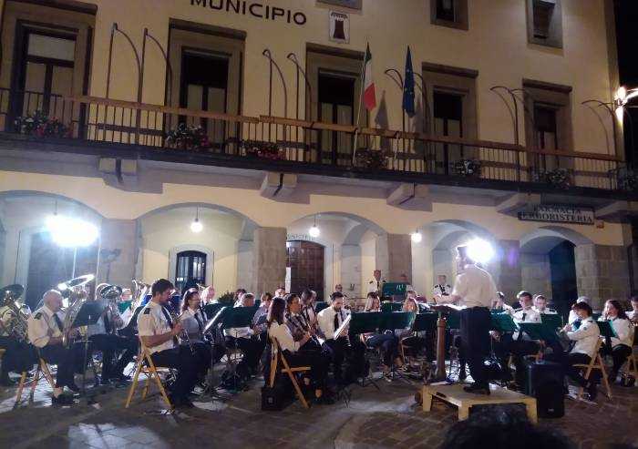 'Le bande sono in ginocchio, alla faccia di #laculturanonsiferma'