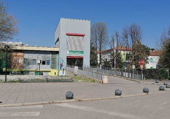L'ospedale di Mirandola accende e unisce il Consiglio dell'Unione Area Nord