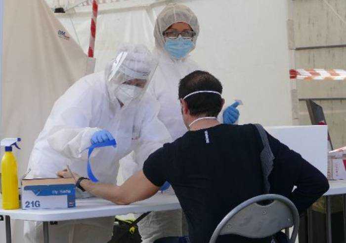 Covid, chiude anche la postazione drive through di Carpi