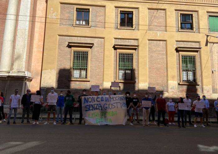 Flash Mob Lega davanti al Tribunale: 'No a correnti in magistratura'