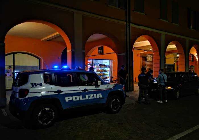 Carpi, controlli in locali, parchi e strade: cinque giovani denunciati