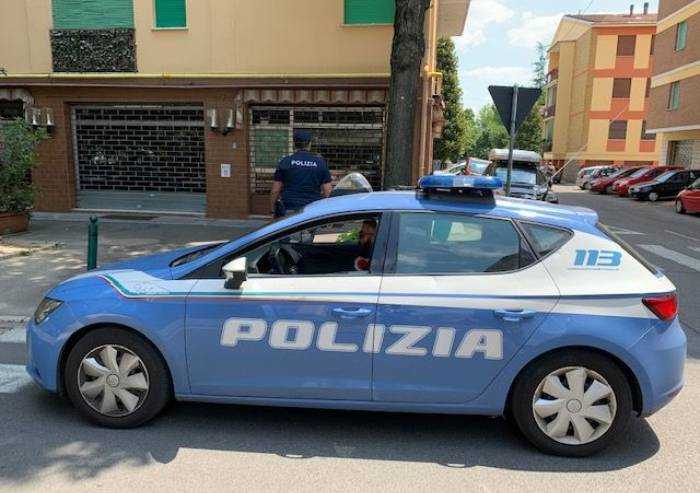 Degrado viale Gramsci, polizia chiude bar Excelsior e Mini Market