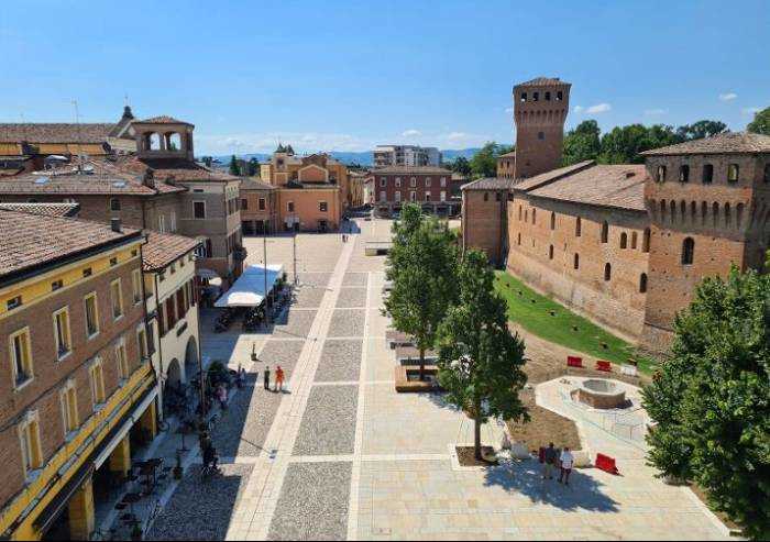 Formigine, ecco la nuova piazza: inaugurazione con Bonaccini