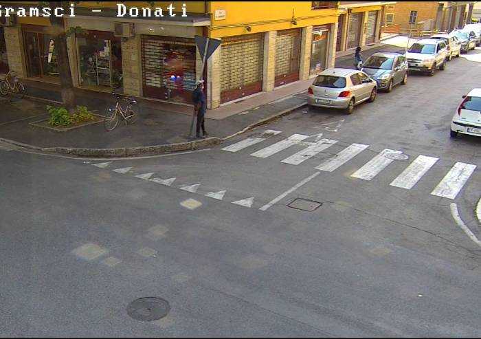 Degrado viale Gramsci a Modena, accese due telecamere di sorveglianza